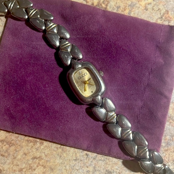 💜 RARE Authentic vintage Gucci watch💞ACCEPTING OFFER. - Picture 1 of 15
